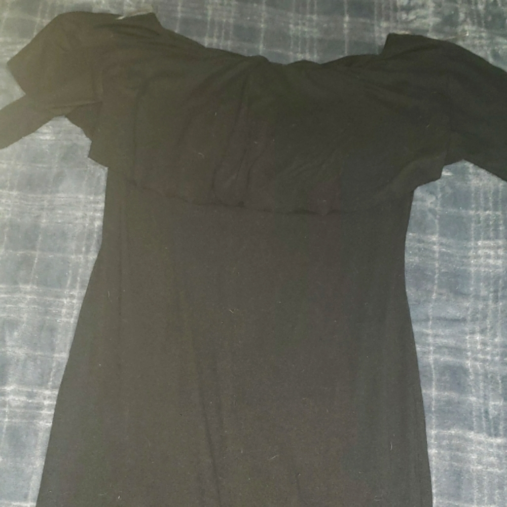 FashionNova long sleeved form fitting sexy black dress